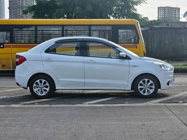 https://images10.gaadi.com/usedcar_image/4122107/original/aee32176c8b02870d1667354e66c5531.jpeg?imwidth=6401