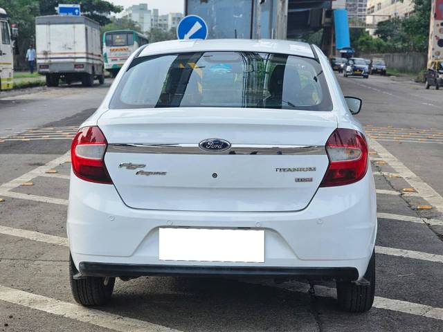 https://images10.gaadi.com/usedcar_image/4122107/original/processed_39cd01369b2b855bead84c908c0574ff.jpeg?imwidth=6402