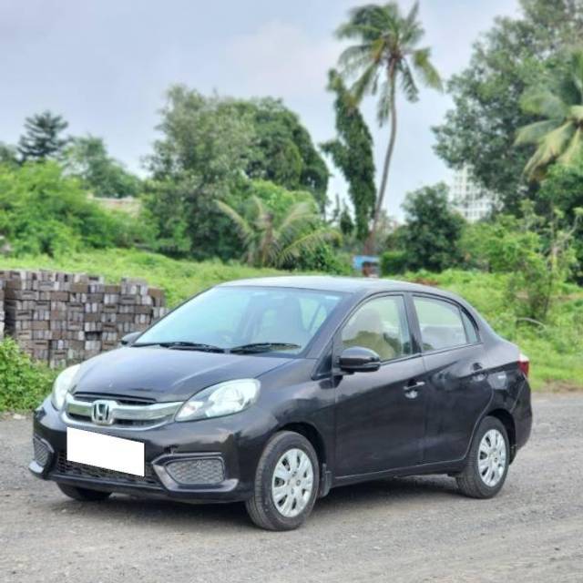 https://images10.gaadi.com/usedcar_image/4122243/original/processed_64790427-ed30-4fbc-a9a6-869b32363782.jpg?imwidth=6402