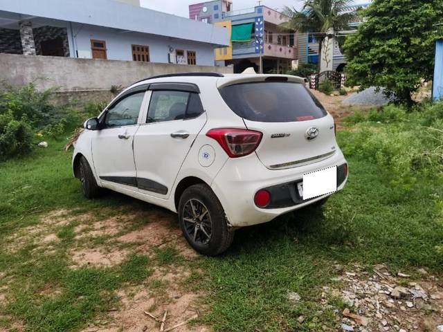 https://images10.gaadi.com/usedcar_image/4122460/original/processed_e54f9406-f7af-454c-a63e-48b9f6dac1a2.jpg?imwidth=6401