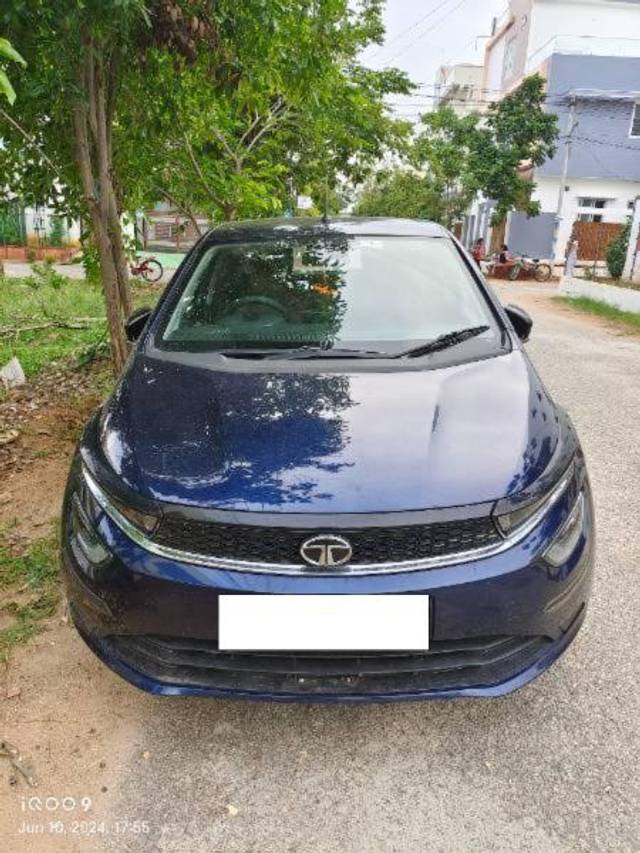 https://images10.gaadi.com/usedcar_image/4122551/original/processed_729cd597-082b-4344-a8fd-5f13e371f24f.jpg?imwidth=6400