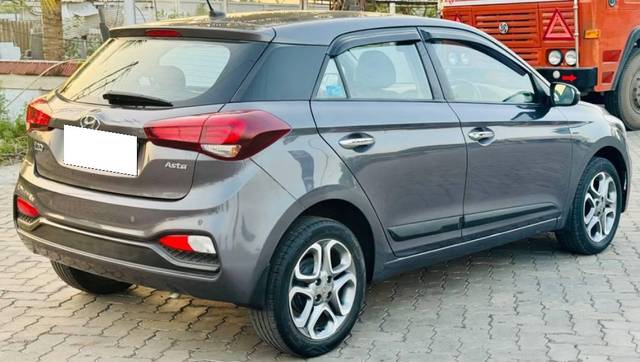 https://images10.gaadi.com/usedcar_image/4122689/original/processed_1b1d46bc-9788-4ac8-939d-d0910edefdee.jpg?imwidth=6401