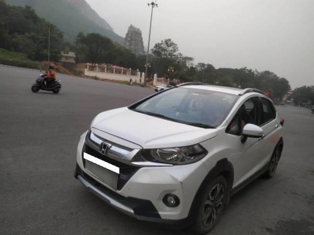 https://images10.gaadi.com/usedcar_image/4122769/original/processed_3a772ff7-ec52-41cb-b004-c6c9fab5deb1.jpeg?imwidth=6400