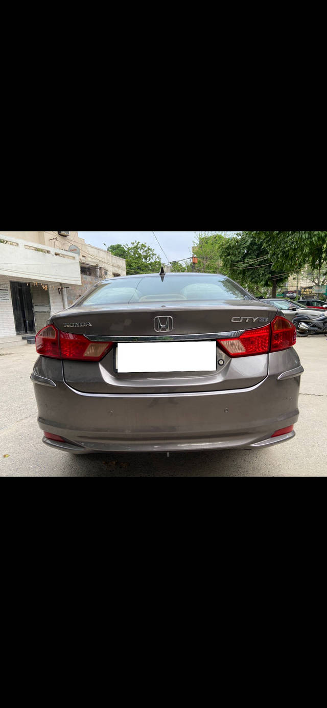 https://images10.gaadi.com/usedcar_image/4122817/original/processed_fd8bd4243e2686cf20864ba4c031f611.png?imwidth=6401