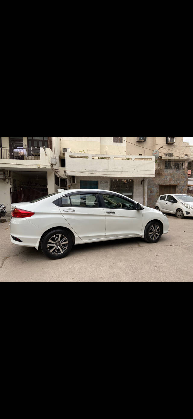 https://images10.gaadi.com/usedcar_image/4122819/original/61dc466b8357668dcfed8db69fc99dc4.png?imwidth=6402