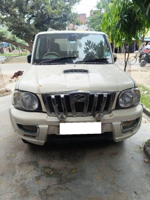 https://images10.gaadi.com/usedcar_image/4122896/original/processed_479404ae-7025-47de-8d25-d238d8dd72e7.jpg?imwidth=6400