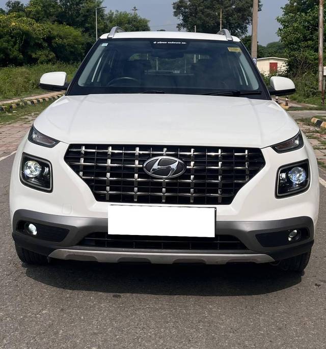 https://images10.gaadi.com/usedcar_image/4123042/original/processed_ad48320a66a1434dc1577b092eeb2d91.jpg?imwidth=6400