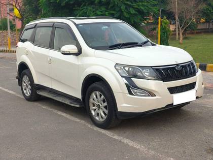 Mahindra XUV500 AT W10 AWD