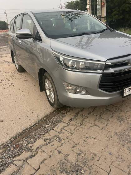 Toyota Innova Crysta 2.4 VX MT