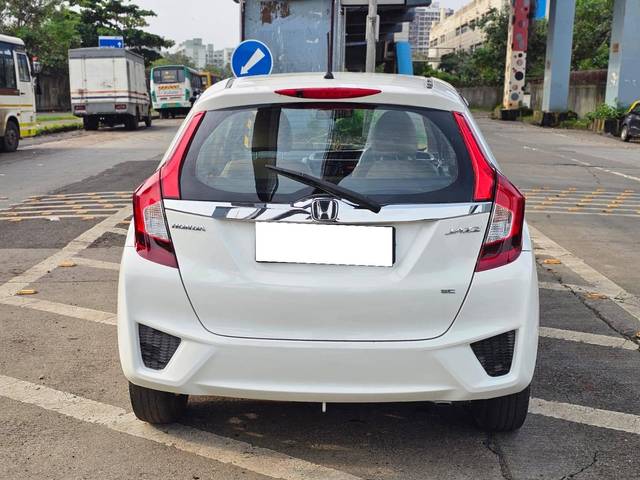 https://images10.gaadi.com/usedcar_image/4123084/original/processed_f3743c8b421a2dedae0a4e8f125a7f29.jpeg?imwidth=6402