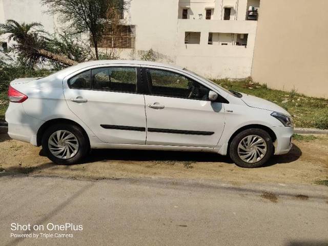 https://images10.gaadi.com/usedcar_image/4123173/original/processed_70db8048-3492-4a6f-8690-97d733a57e70.jpg?imwidth=6401