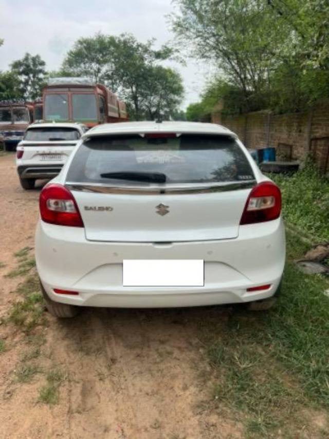 https://images10.gaadi.com/usedcar_image/4123179/original/processed_2ee5769a-9cba-4d78-b1da-94184ca93bd6.jpg?imwidth=6400