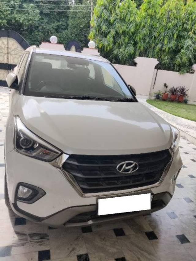 https://images10.gaadi.com/usedcar_image/4123400/original/processed_10e26b4d-488f-4da6-8f66-0dde672fca20.jpg?imwidth=6400