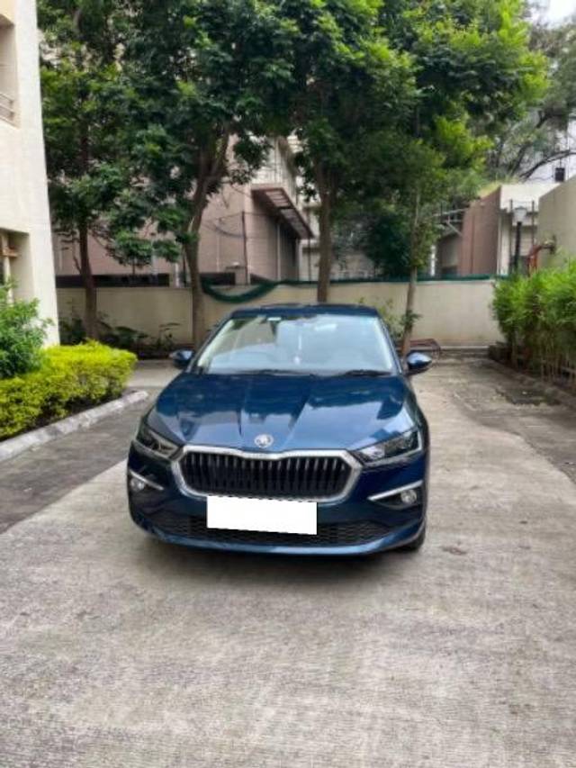 https://images10.gaadi.com/usedcar_image/4123403/original/processed_5e434fd3-7ab4-42be-a028-7b3dba4129c5.jpeg?imwidth=6400