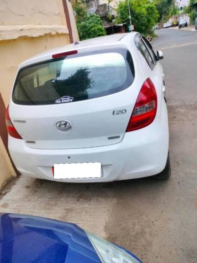 https://images10.gaadi.com/usedcar_image/4123464/original/processed_c6c04d27-1380-4c37-9057-f3557a4aceb5.jpg?imwidth=6402