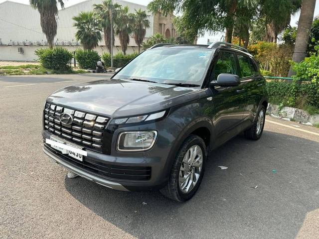 https://images10.gaadi.com/usedcar_image/4123562/original/processed_a222851746926093f55f77b9fd7fffb6.jpg?imwidth=6400