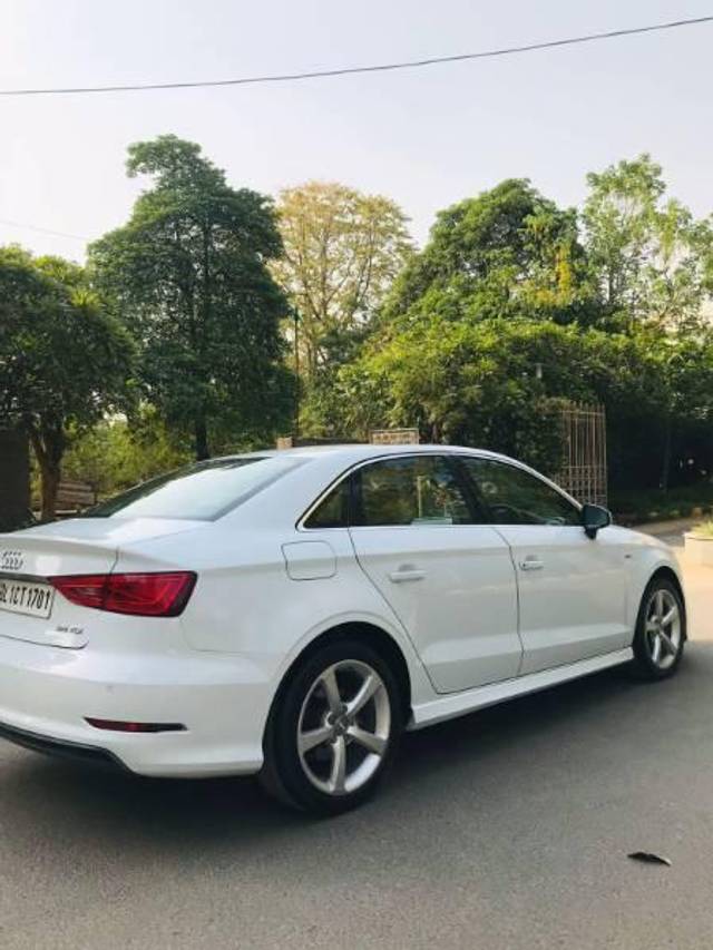 https://images10.gaadi.com/usedcar_image/4123664/original/processed_3f35176a-034a-4f5d-a113-09f94c77b933.jpg?imwidth=6402