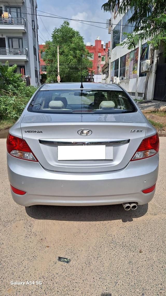 https://images10.gaadi.com/usedcar_image/4123707/original/processed_64398bf742064600a8b214745e59cc37.jpg?imwidth=6401