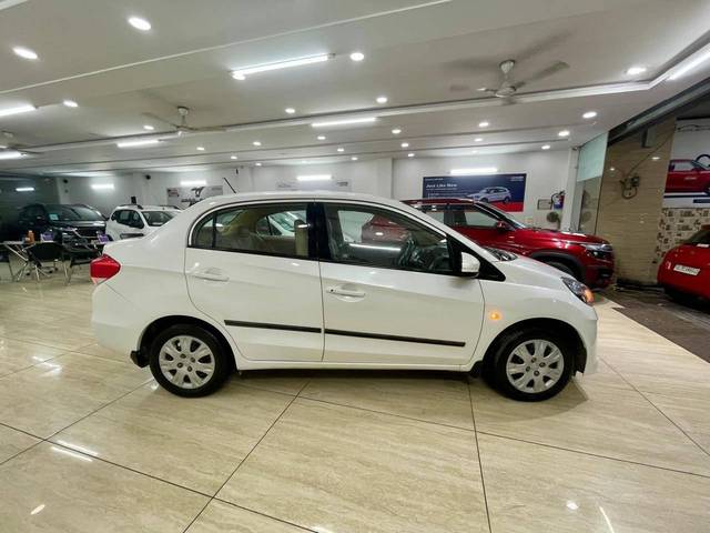 https://images10.gaadi.com/usedcar_image/4123860/original/processed_6d78bf55c69945910edc379235d8a181.jpg?imwidth=6401