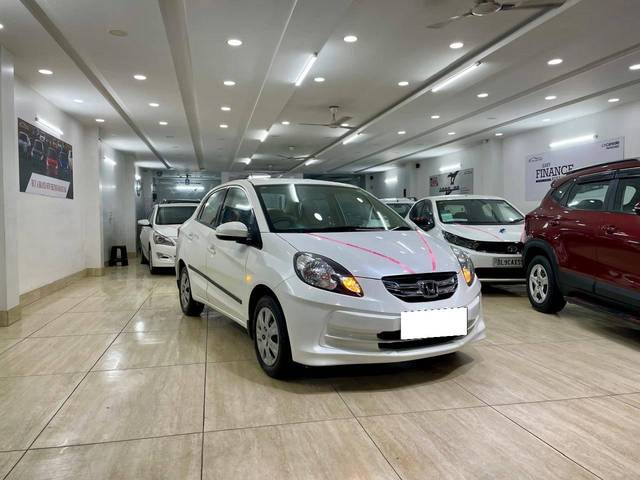 https://images10.gaadi.com/usedcar_image/4123860/original/processed_9d4f846f19fe706887dbd773a3ea6698.jpg?imwidth=6400