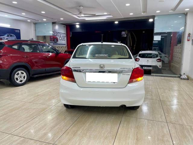 https://images10.gaadi.com/usedcar_image/4123860/original/processed_c943fd5c828efbd699b9c7d6f87c82ef.jpg?imwidth=6402