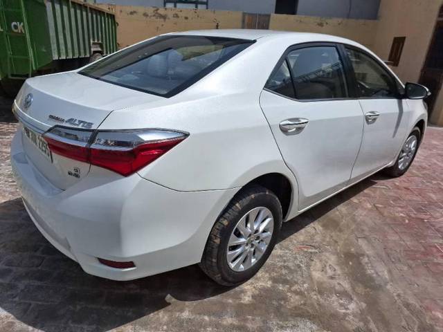 https://images10.gaadi.com/usedcar_image/4124313/original/processed_ba990a54-bdaf-463c-b76f-b5e0f48e7904.jpg?imwidth=6401