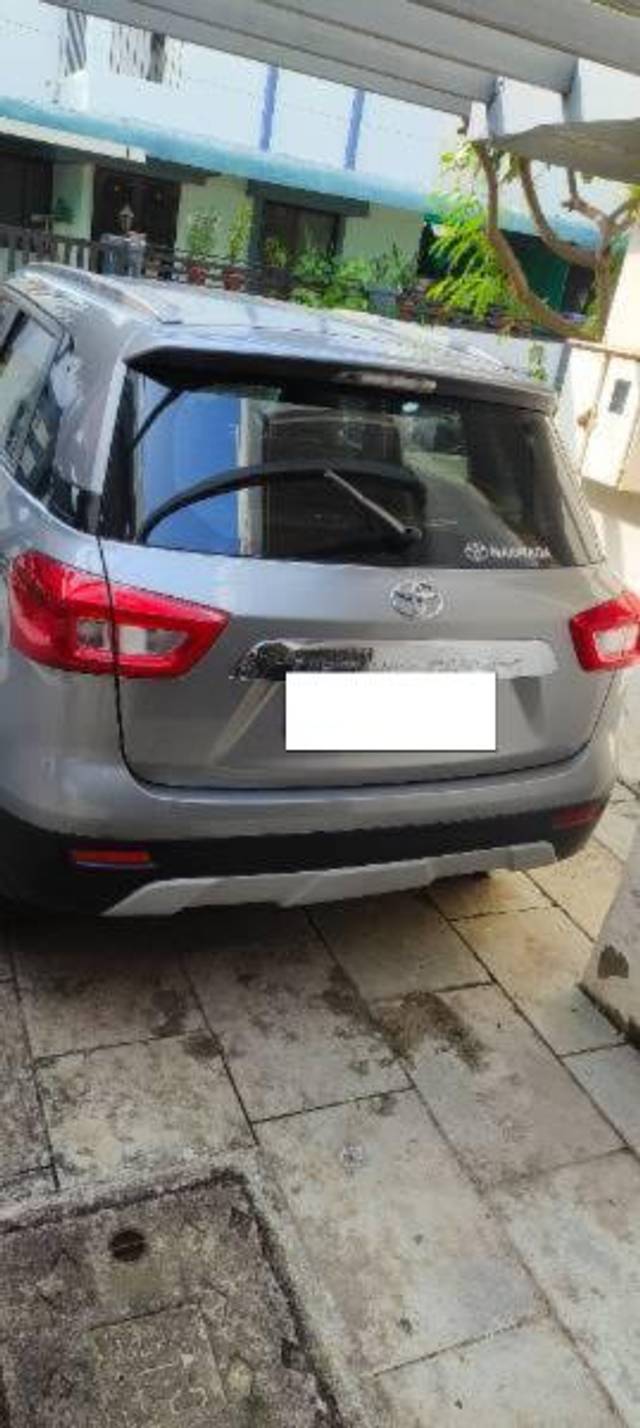 https://images10.gaadi.com/usedcar_image/4124403/original/processed_1a70f1a2-02cc-42c3-93cc-6717047d908e.jpg?imwidth=6401