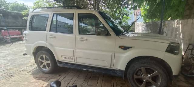 https://images10.gaadi.com/usedcar_image/4124535/original/processed_0431ab17-2eb7-4992-bed9-c2f0b399d01f.jpg?imwidth=6400