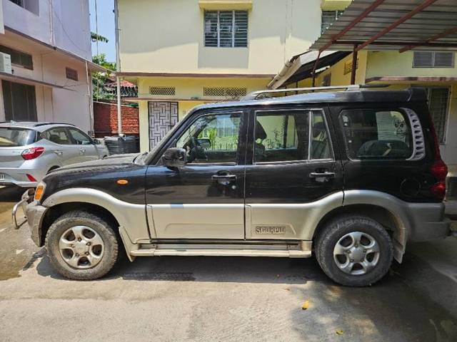 https://images10.gaadi.com/usedcar_image/4124548/original/processed_f0604421-8a72-474a-a239-8e9614bfc885.jpg?imwidth=6401