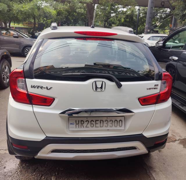 https://images10.gaadi.com/usedcar_image/4124603/original/processed_642a49e68fda323d2db6bf4d8562bc42.jpg?imwidth=6401