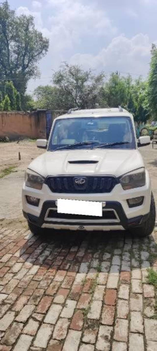 https://images10.gaadi.com/usedcar_image/4124743/original/processed_241947ed-617e-4c5e-adcf-4b22879f020b.jpg?imwidth=6400