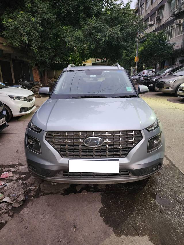 https://images10.gaadi.com/usedcar_image/4124751/original/processed_fb00147f269c7054fb20e25f75f9bb70.jpg?imwidth=6402