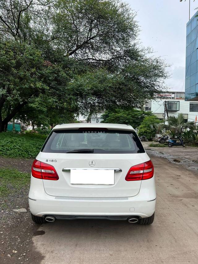 https://images10.gaadi.com/usedcar_image/4124874/original/processed_5e1eeb3bd9219d1aa65d787d28b6f945.jpg?imwidth=6401