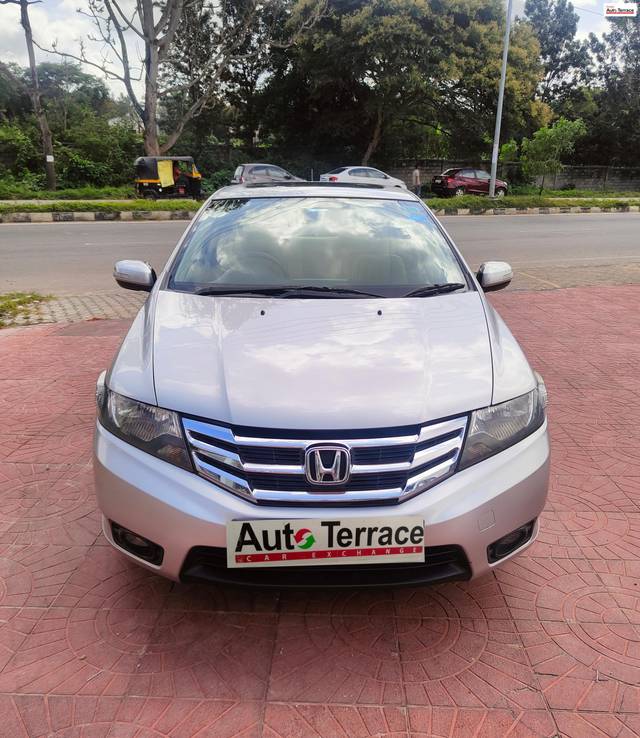 https://images10.gaadi.com/usedcar_image/4124890/original/158537390d6a02fb61a513f8a9945845.jpg?imwidth=6400