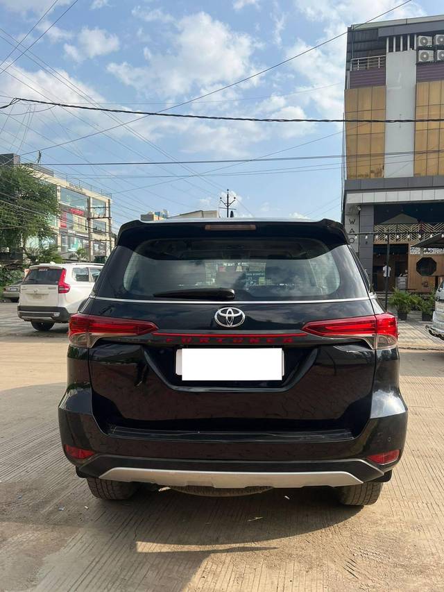 https://images10.gaadi.com/usedcar_image/4124922/original/processed_5174547c96dab8c93bdb087a6b179fd8.jpg?imwidth=6402