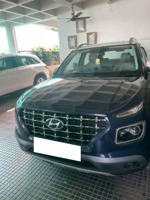 https://images10.gaadi.com/usedcar_image/4125003/original/processed_881a7af2-bd4e-4625-be08-30524591f6ed.jpg?imwidth=6400