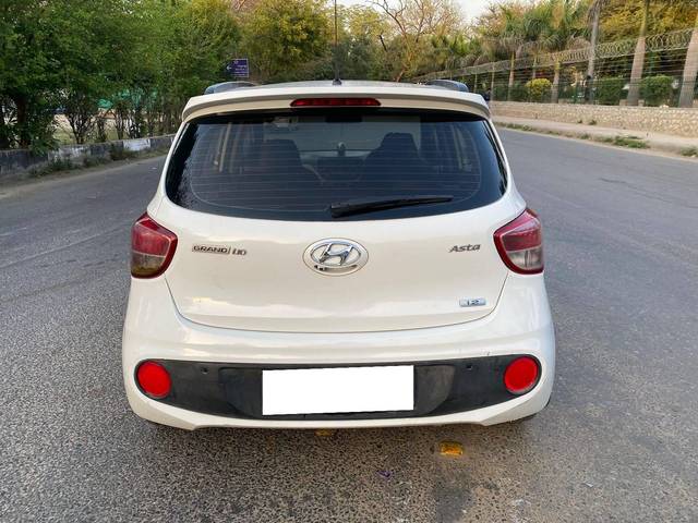 https://images10.gaadi.com/usedcar_image/4125043/original/processed_c6d470fbda12137162a470e0f85d60f0.jpeg?imwidth=6402