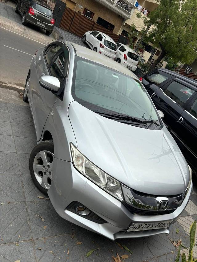 https://images10.gaadi.com/usedcar_image/4125060/original/processed_24e0fa1e0f7215d711d6f50e0fd782b4.jpg?imwidth=6400