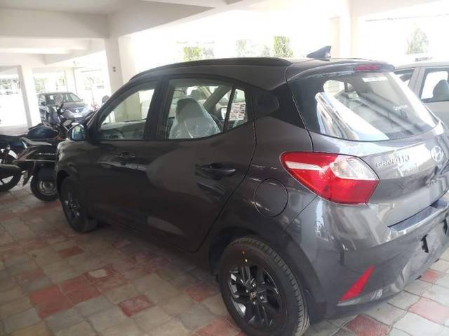 https://images10.gaadi.com/usedcar_image/4125092/original/processed_d84812ae-1072-4b8e-858c-72b1334e16d9.jpg?imwidth=6402