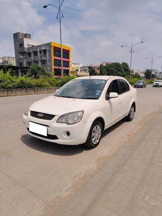 https://images10.gaadi.com/usedcar_image/4125108/original/processed_985cb80d45f9806178c39f618a654b43.jpg?imwidth=6402