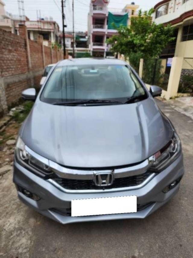 https://images10.gaadi.com/usedcar_image/4125199/original/processed_6e3cf573-2e64-48ad-9bf1-5b57db186c39.jpg?imwidth=6401