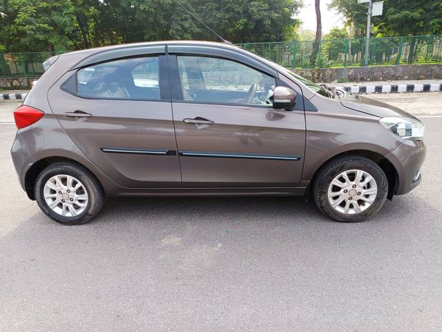 https://images10.gaadi.com/usedcar_image/4125206/original/9187b0803db836d2432b5e9ab7f441dd.jpg?imwidth=6401