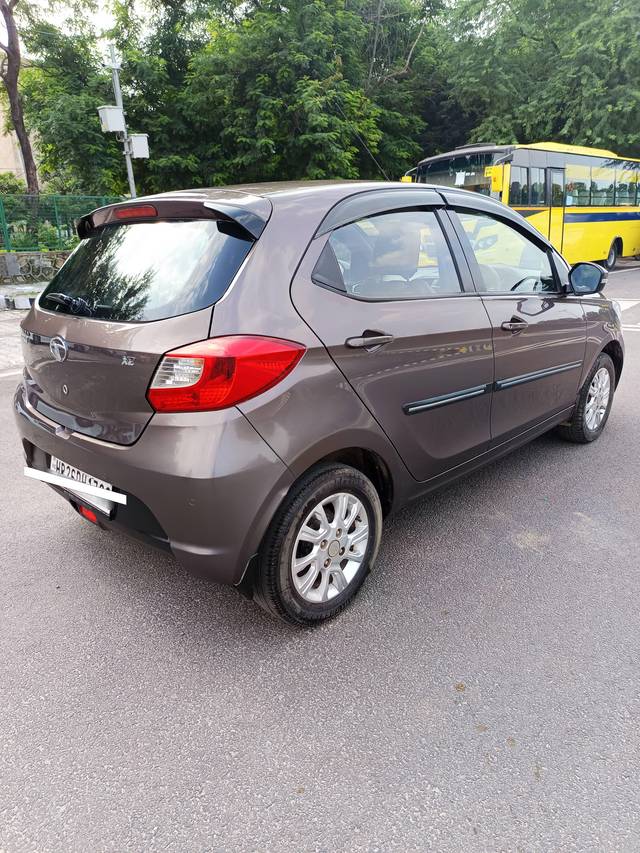 https://images10.gaadi.com/usedcar_image/4125206/original/processed_328a52f451e4b7dc3fc4ea7aa08bc8a7.jpg?imwidth=6402