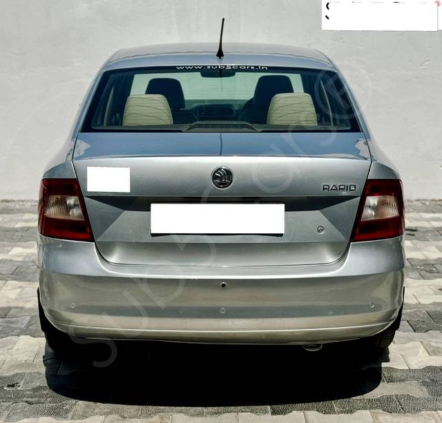 https://images10.gaadi.com/usedcar_image/4125262/original/processed_7091a6dd1964a5d52e8872babfe0ae64.jpeg?imwidth=6401