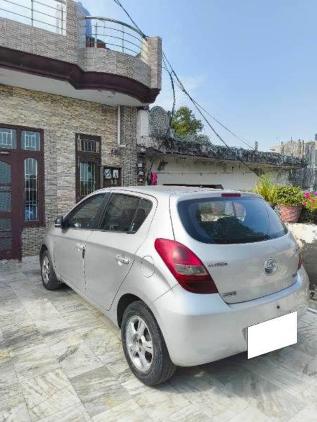 https://images10.gaadi.com/usedcar_image/4125708/original/processed_8c5e3961-4a4c-4518-a3d7-5a2c952c655b.jpg?imwidth=6401