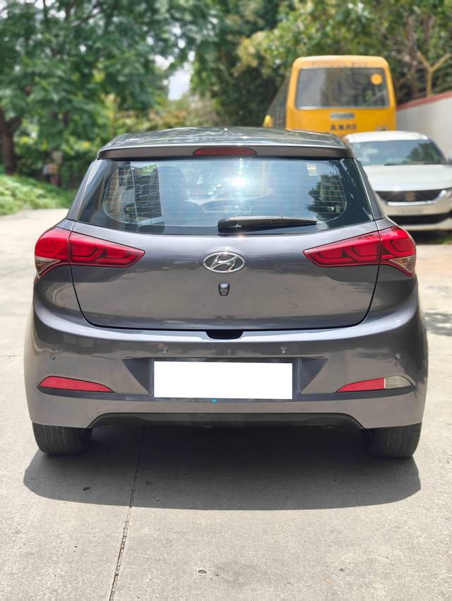 https://images10.gaadi.com/usedcar_image/4125761/original/processed_e847213e000f760948393e8afe88049b.jpg?imwidth=6402