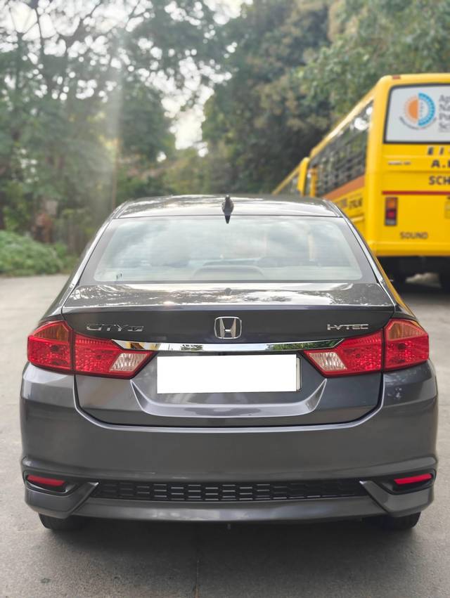 https://images10.gaadi.com/usedcar_image/4125784/original/processed_b800a2a314c140c7bccf64237dd16e5f.jpg?imwidth=6401