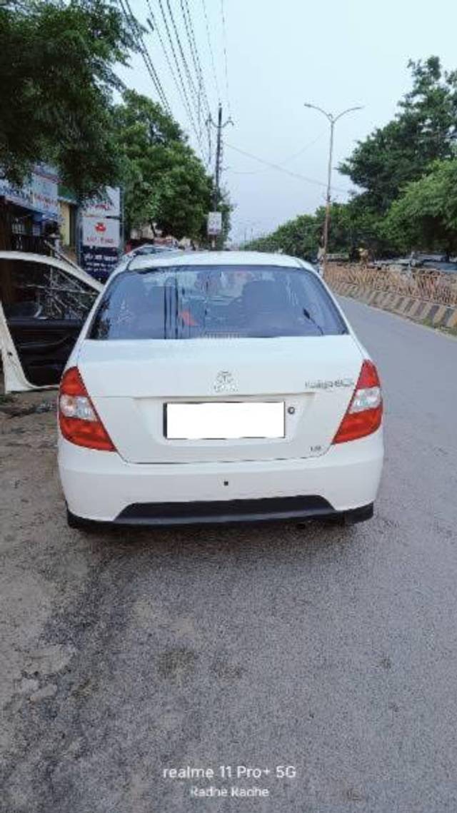 https://images10.gaadi.com/usedcar_image/4125886/original/processed_00658f9f-f96f-48aa-88d1-2d90abe587c8.jpg?imwidth=6401