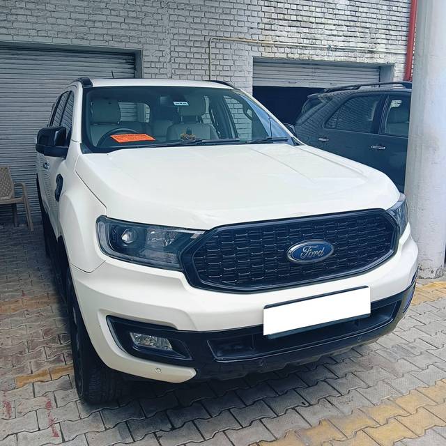 https://images10.gaadi.com/usedcar_image/4126128/original/processed_d3adca963795ba56031d2916f2f57e73.jpg?imwidth=6400