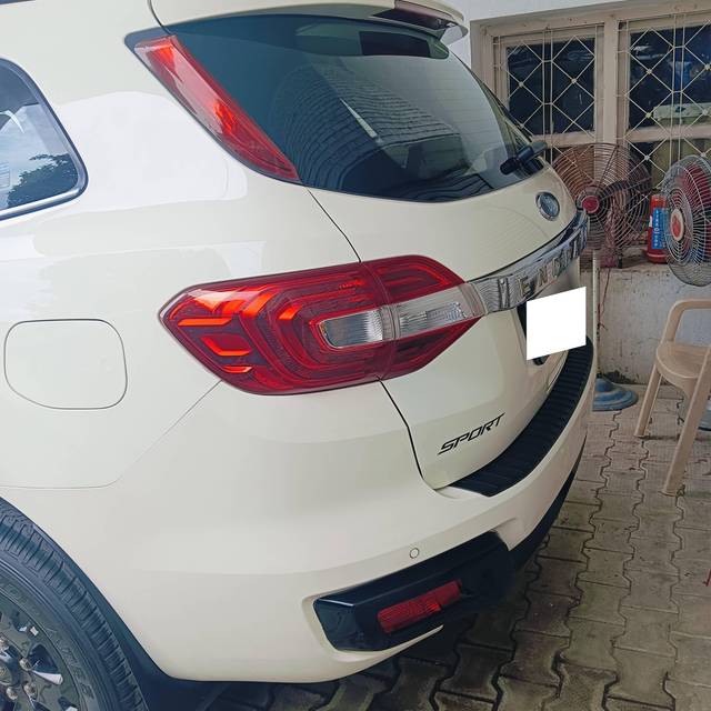 https://images10.gaadi.com/usedcar_image/4126128/original/processed_dff578f5e8b48fe091a030a4cfa080a0.jpg?imwidth=6401